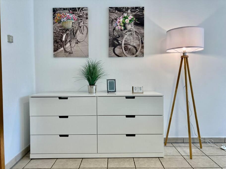 Helle Wohnung Mit Wintergarten - Nahe Ruhrgebiet Und Freizeitpark Movie Park Bottrop Ngoại thất bức ảnh