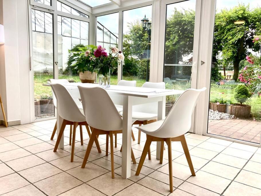 Helle Wohnung Mit Wintergarten - Nahe Ruhrgebiet Und Freizeitpark Movie Park Bottrop Ngoại thất bức ảnh