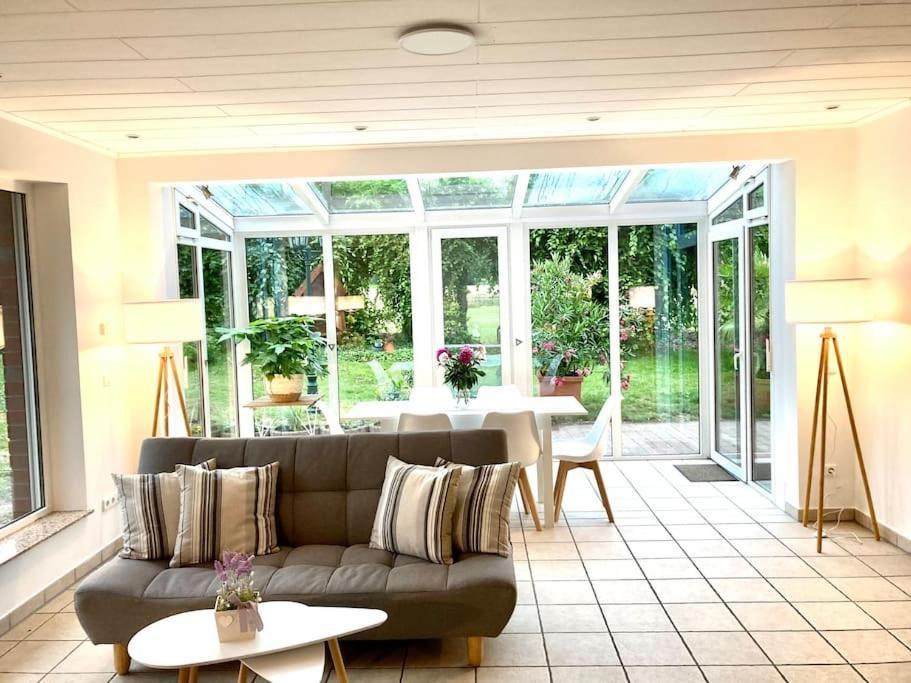 Helle Wohnung Mit Wintergarten - Nahe Ruhrgebiet Und Freizeitpark Movie Park Bottrop Ngoại thất bức ảnh