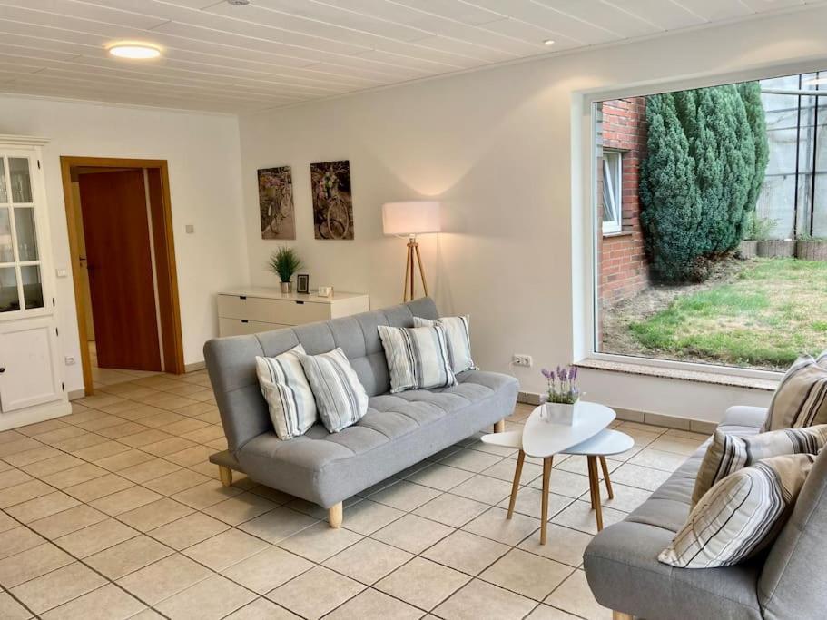 Helle Wohnung Mit Wintergarten - Nahe Ruhrgebiet Und Freizeitpark Movie Park Bottrop Ngoại thất bức ảnh
